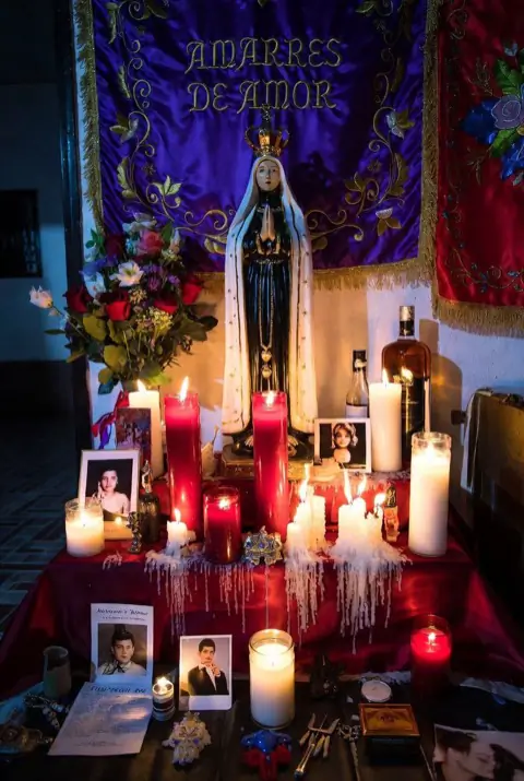 Hechicería y brujería oscura — altar sagrado